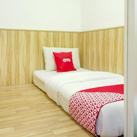 Oyo-90028拉古拉酒店 新山 外观 照片